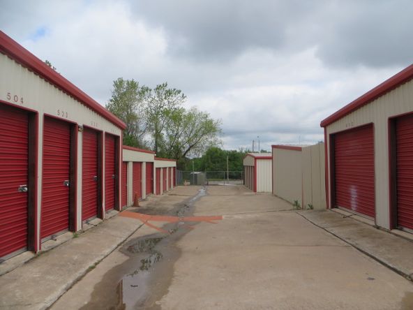 2401 W Grand Ave, Chickasha, OK 73018